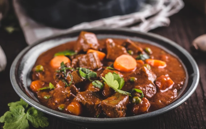 Red wine beef Tips slow cooker